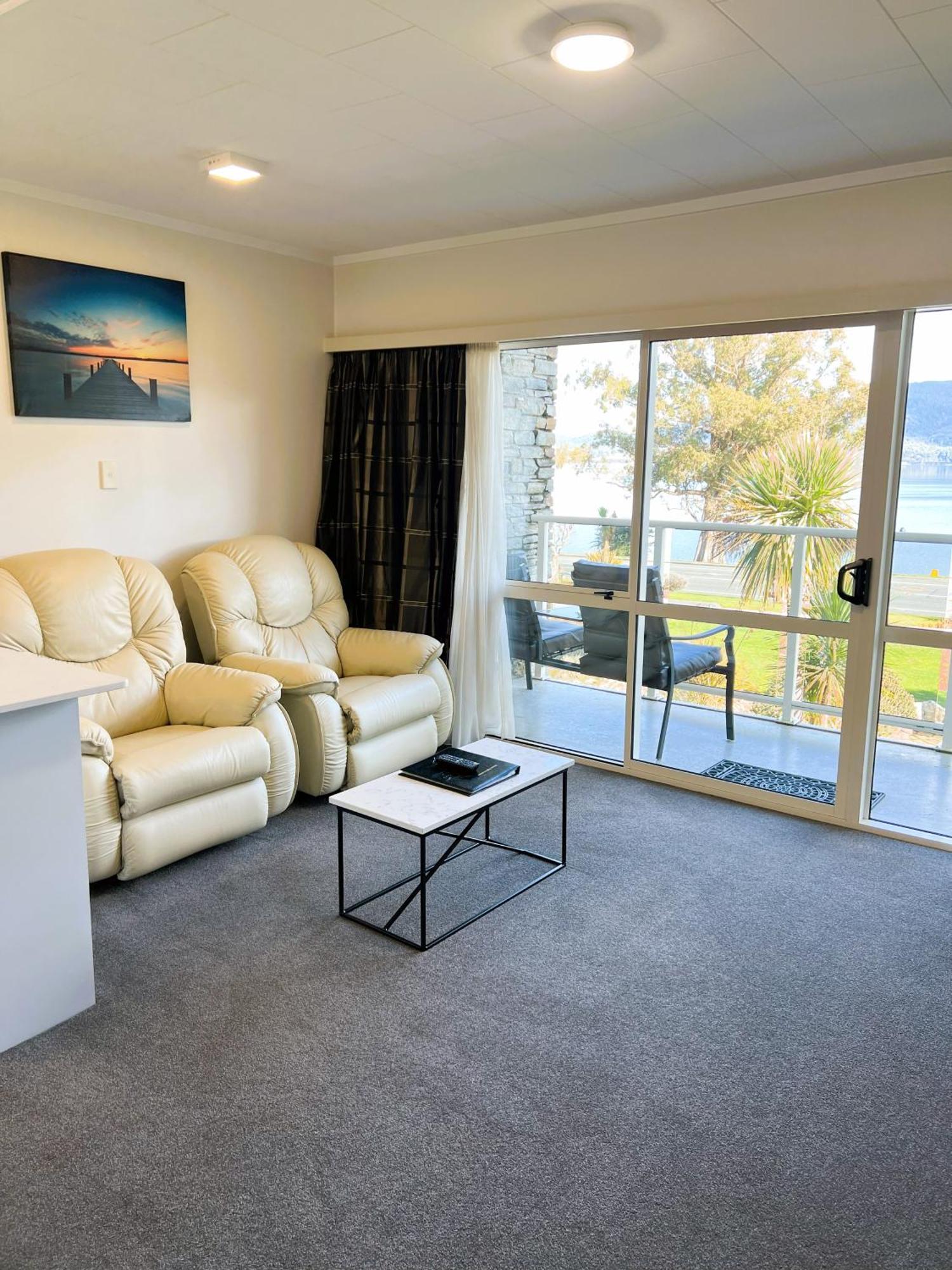 Fiordland Lakeview Motel And Apartments Te Anau Exterior foto