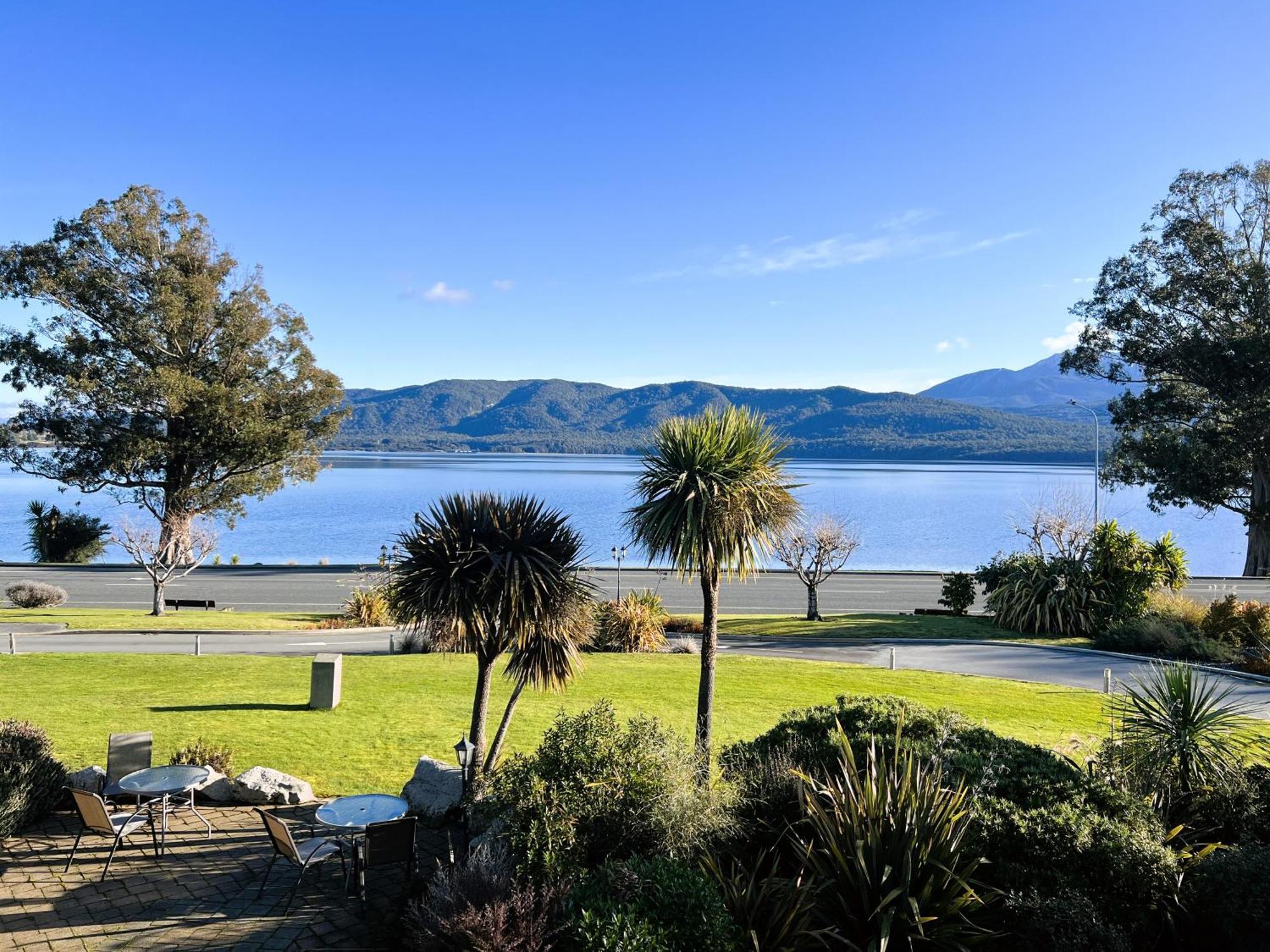 Fiordland Lakeview Motel And Apartments Te Anau Exterior foto